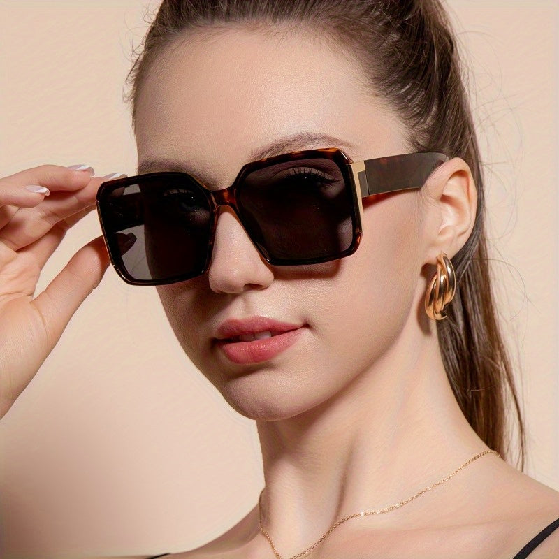 Fashionable Square Glasses Fashionable Square Glasses - Large-Sized with Mirror Lenses, Durable PC Frame & Metal Hinges - Perfect for Summer