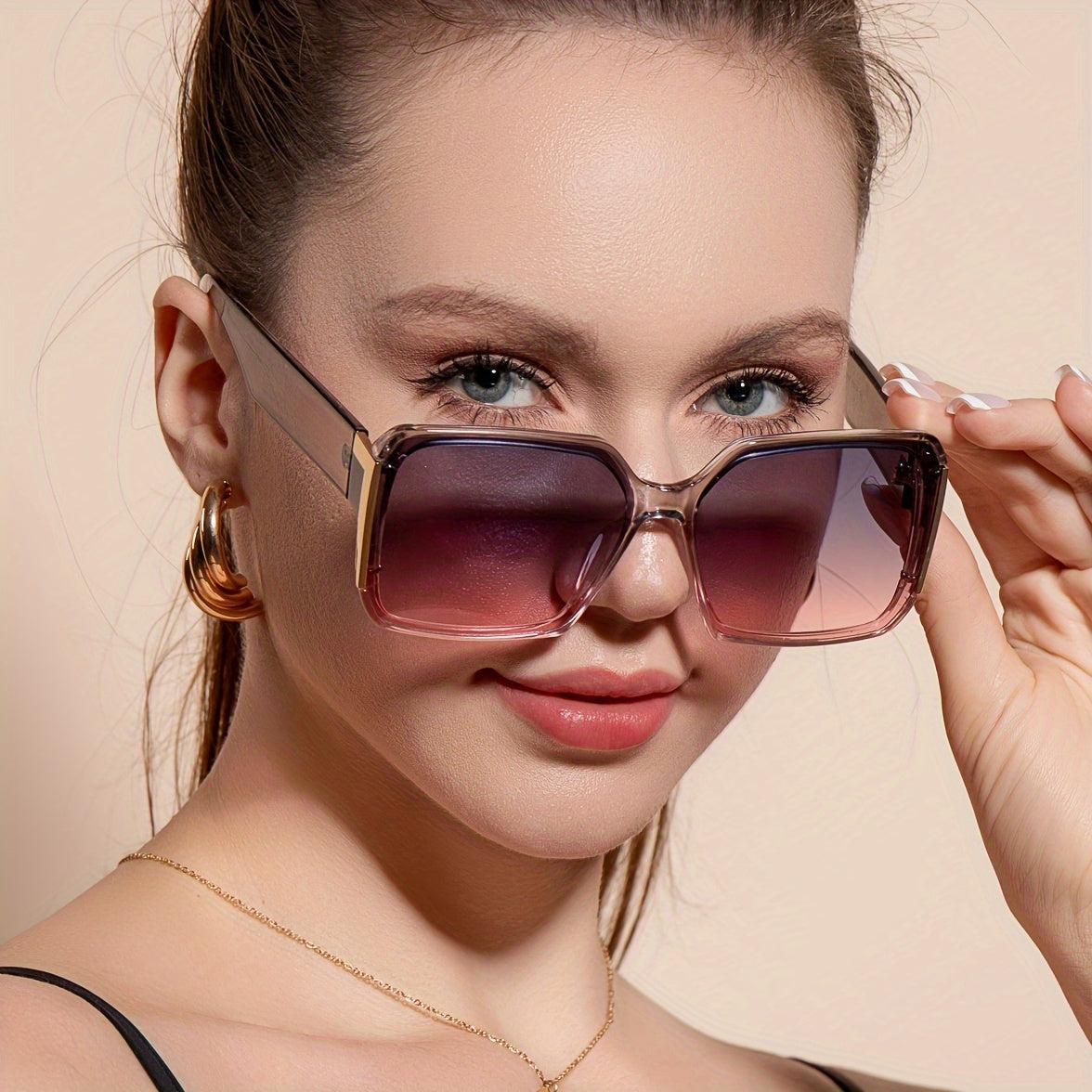 Fashionable Square Glasses Fashionable Square Glasses - Large-Sized with Mirror Lenses, Durable PC Frame & Metal Hinges - Perfect for Summer