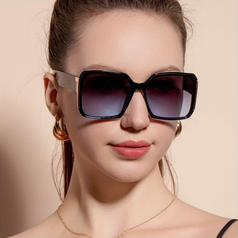 Fashionable Square Glasses Fashionable Square Glasses - Large-Sized with Mirror Lenses, Durable PC Frame & Metal Hinges - Perfect for Summer