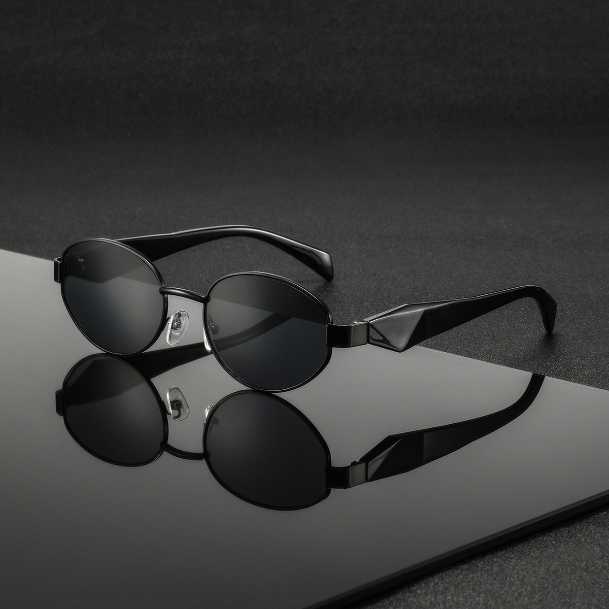 1 Pair of Men'S Metal Oval, Small, Exquisite, High-End, Temperament, Versatile, Literary Style, Lightweight, Trendy, Casual, Personalized, Fashionable Glasses